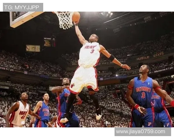 2006年NBA总决赛第三场热火对小牛的经典对决回顾与精彩瞬间解析